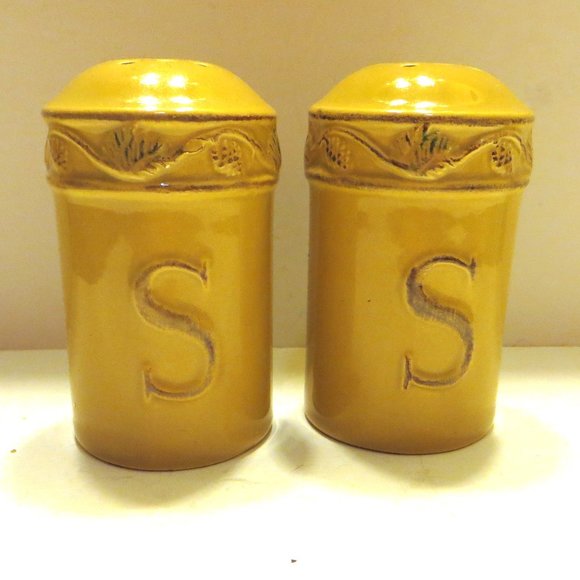 Pair of Moose Each Holding Salt Shaker Dining Decor Home Lodge - Picture 5 of 8